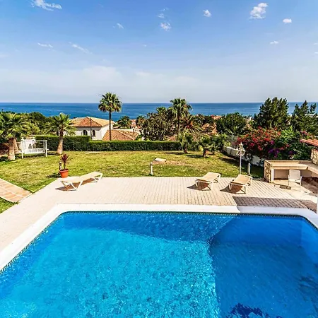 Holiday home 3 Bedroom Gorgeous In Estepona