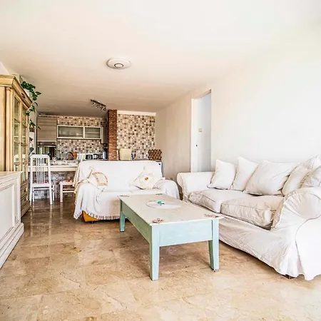 3 Bedroom Gorgeous In Holiday home Estepona